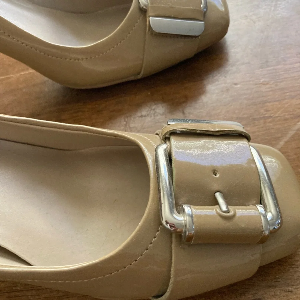 Tahari Patent Pumps - Picture 5 of 16